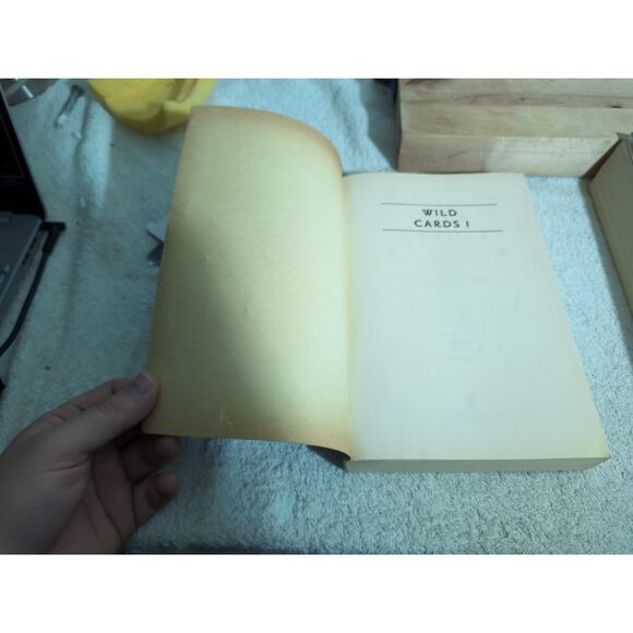 George R.R. Martin Paperback Novel Bundle: Wild Cards I & A Storm Of‎ Swords - Picture 4 of 8